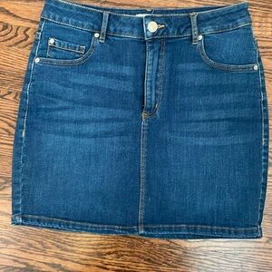 Garage brand women’s denim mini skirt. Size S. Excellent condition.